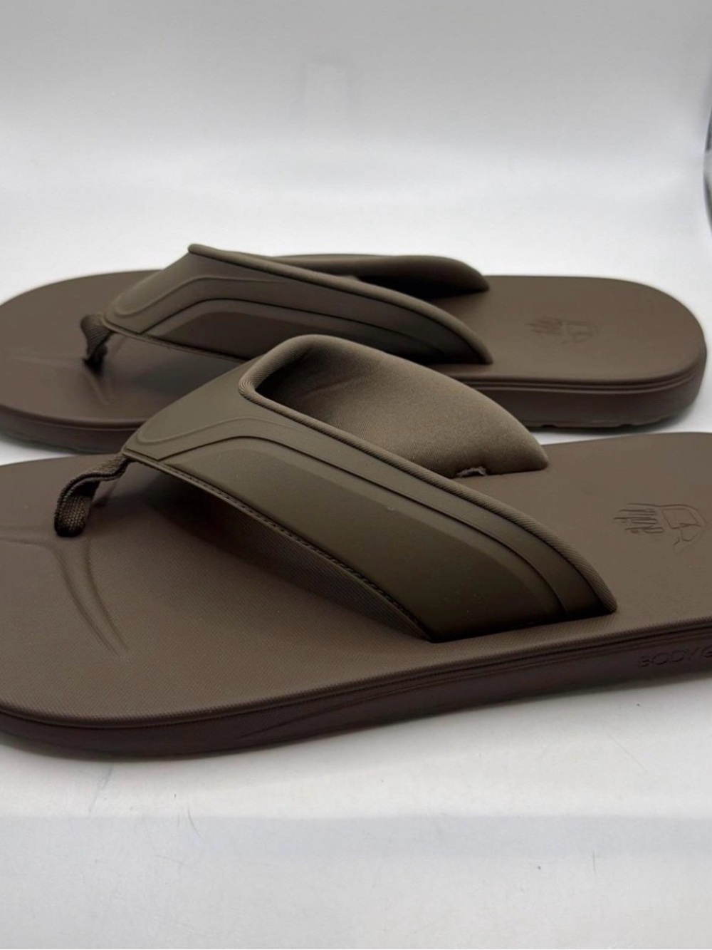 Body Glove Men's Brown Padded Thong Sandals - Picture 3 of 3